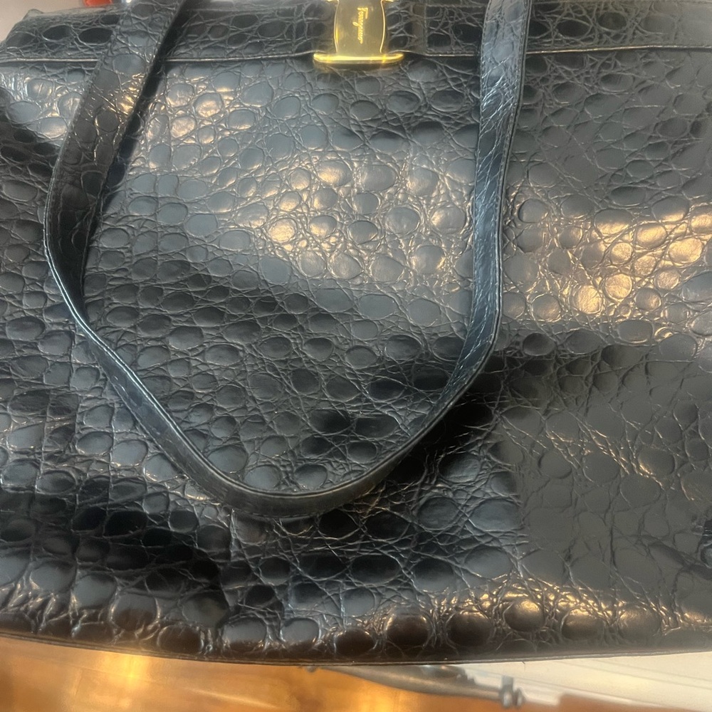 Elegant Black Crocodile-Embossed Tote Bag
